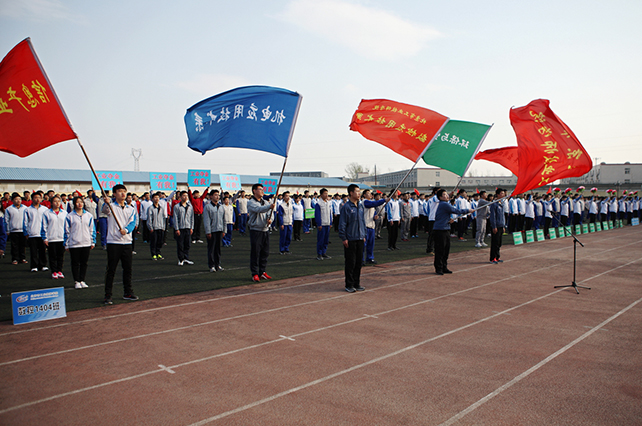 旌旗招展，共宣誓词.jpg