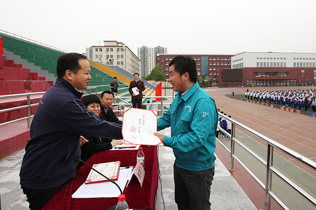 北京市青年岗位能手杨学军老师.jpg
