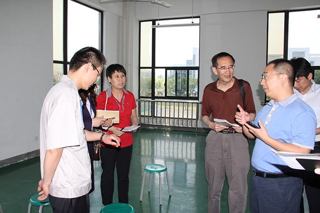 与一体化教师现场交流.jpg