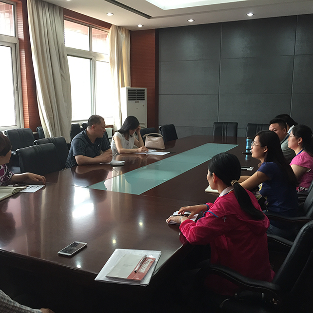 教师座谈会.jpg