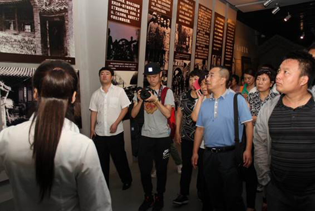 参观平西抗日战争纪念馆.jpg