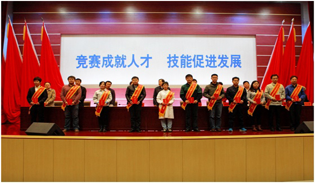 4陈建坤等11名冠军选手上台授奖.jpg 4陈建坤等11名冠军选手上台授奖.jpg