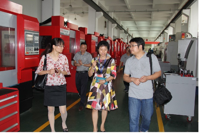 参观中山市技师学院实训车间.jpg 参观中山市技师学院实训车间.jpg
