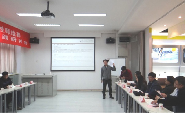 数控系杨轶峰部长对双导师培养要求进行说明.jpg