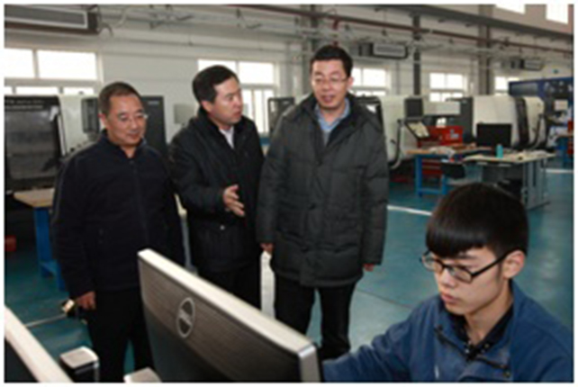 参观世界技能大赛数控车、铣集训基地.jpg