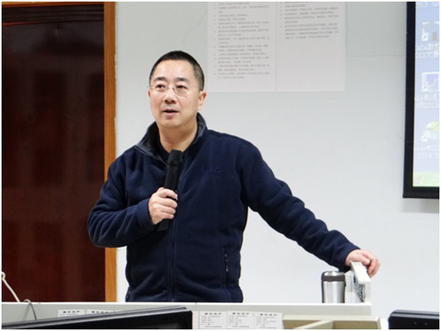 院长童华强讲话.jpg