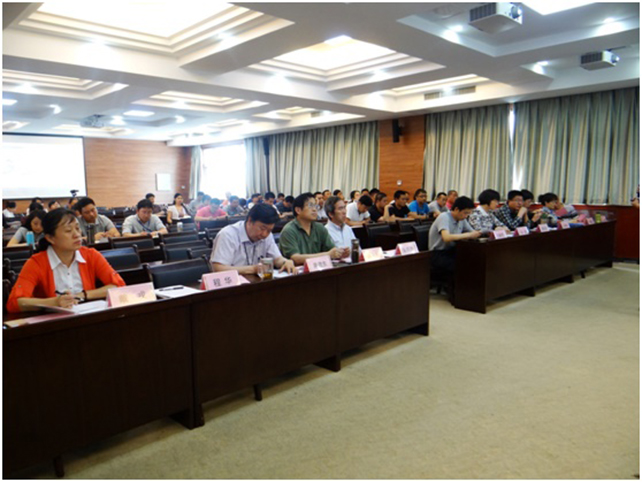 比赛观摩教师.jpg