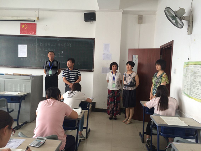 图1：技师学院院长包英华（左起第四人）老师，副院长熊军权（左起第二人）.jpg