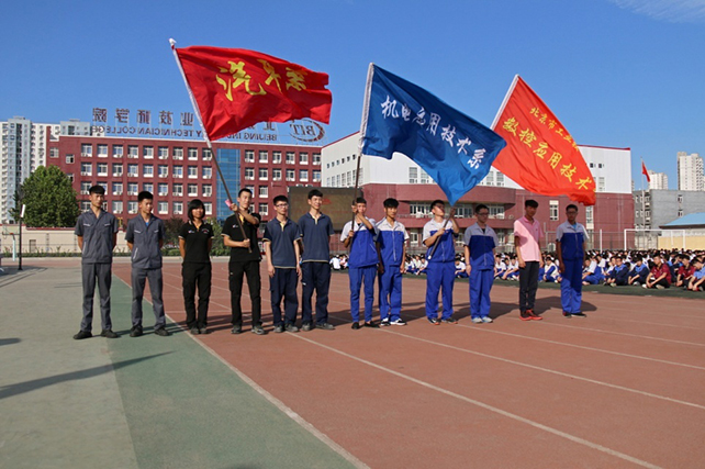图6 参加世赛选拔赛赛手合影.jpg