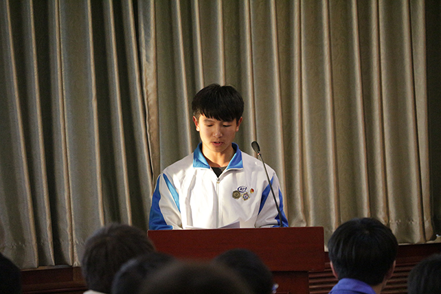 4- 学生代表崔泽文发言.jpg 4- 学生代表崔泽文发言.jpg