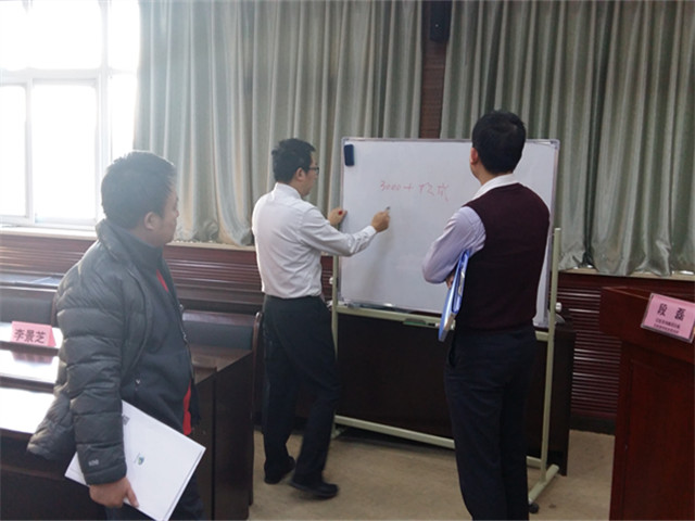 图3 现场答疑.jpg 图3 现场答疑.jpg
