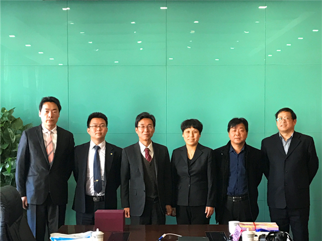图4 会后合影留念.png