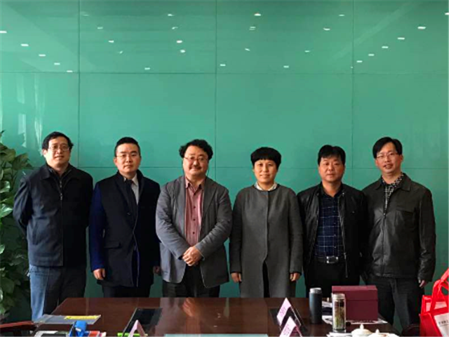 会后合影留念.png