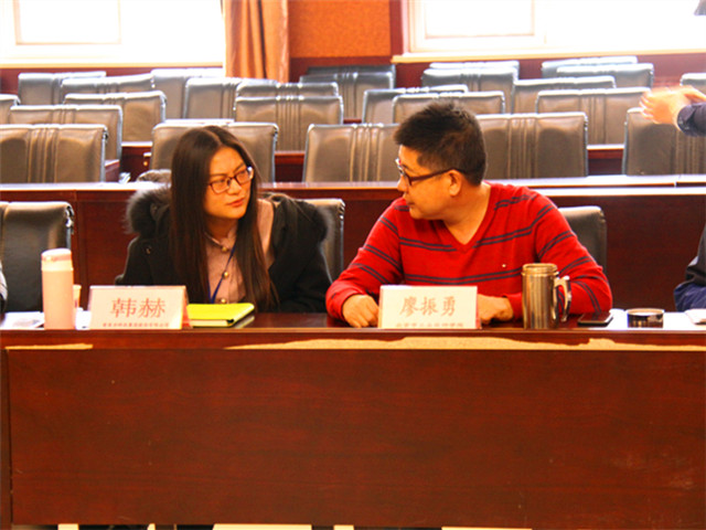 图9  廖主任与京东方企业代表讨论.JPG
