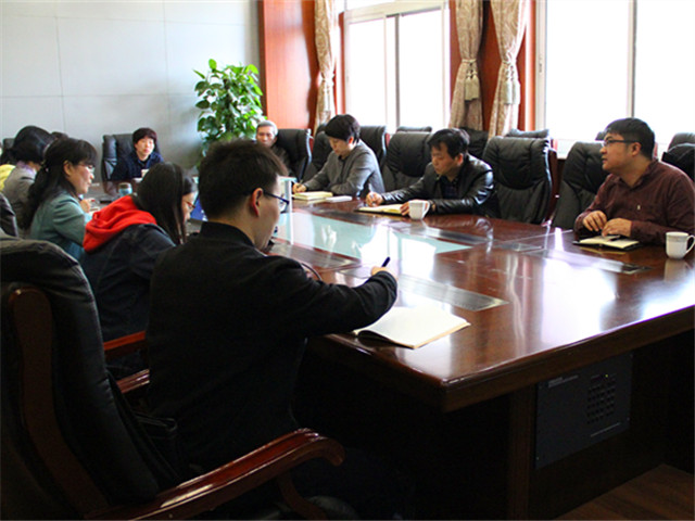 图三 参会领导老师交流意见.JPG