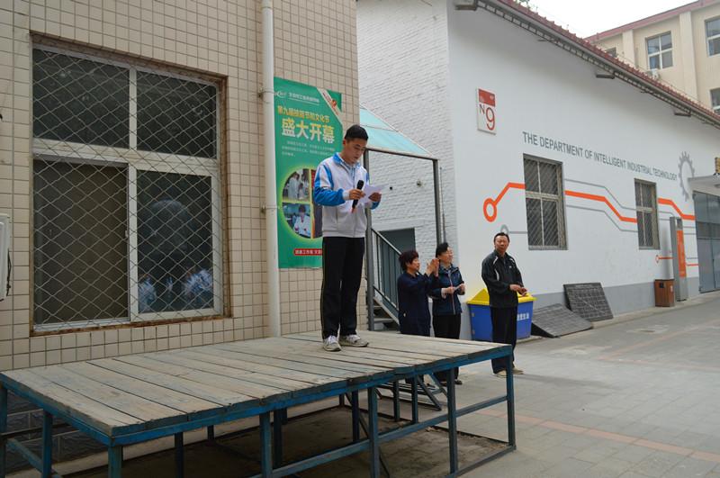 学生代表刘迪发言.JPG