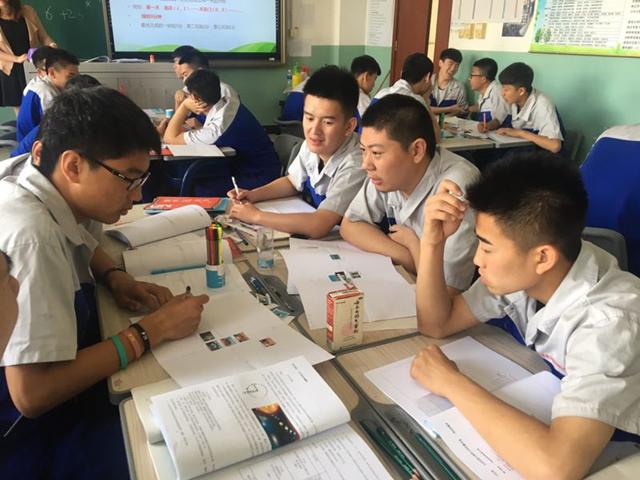 图二学生制定旅游路线_副本.jpg