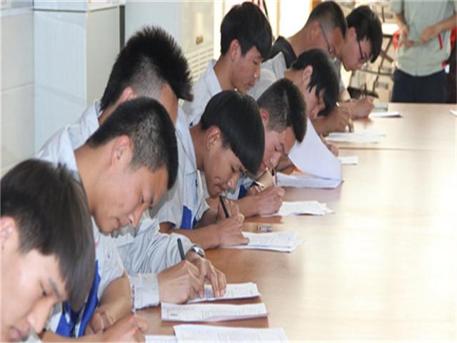 图4学生干部签字1..JPG