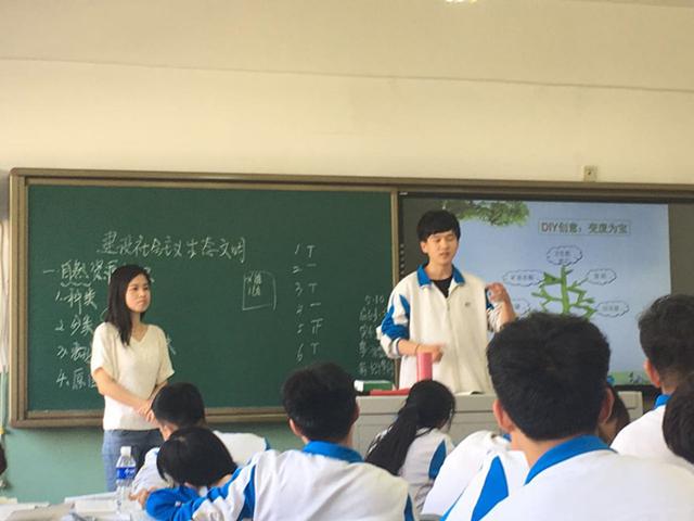 图1_刘亚倩老师授课.jpg 图1_刘亚倩老师授课.jpg