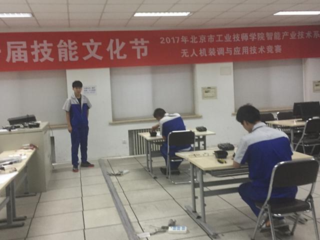 图3 无人机参赛选手正在决赛_副本.jpg