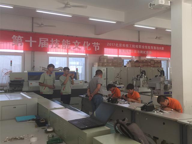 图4 无线电装参赛选手正在决赛_副本.jpg