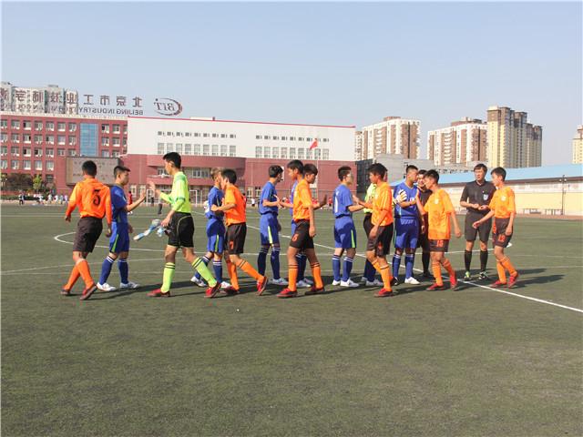 12图十二双方运动员握手致意.jpg