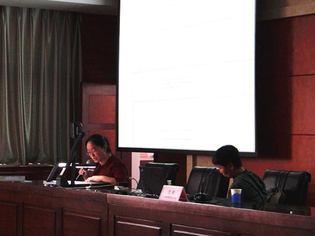 图三教师做展示_副本.jpg 图三教师做展示_副本.jpg