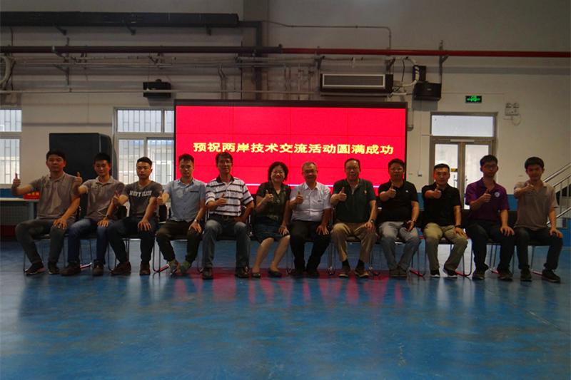 图9 海峡两岸专家教练选手同心.JPG
