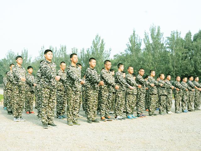 图十 一军训方阵_副本.jpg