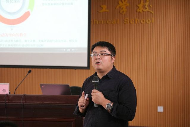 图4 程博士授课现场.jpg